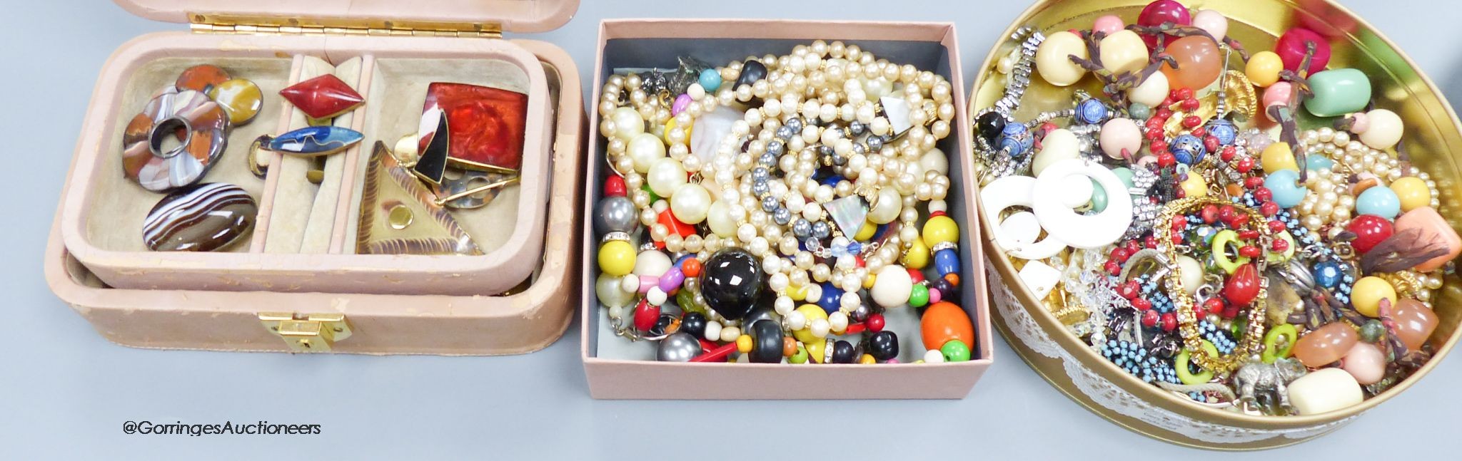 A quantity of costume jewellery including two Scottish agate brooches